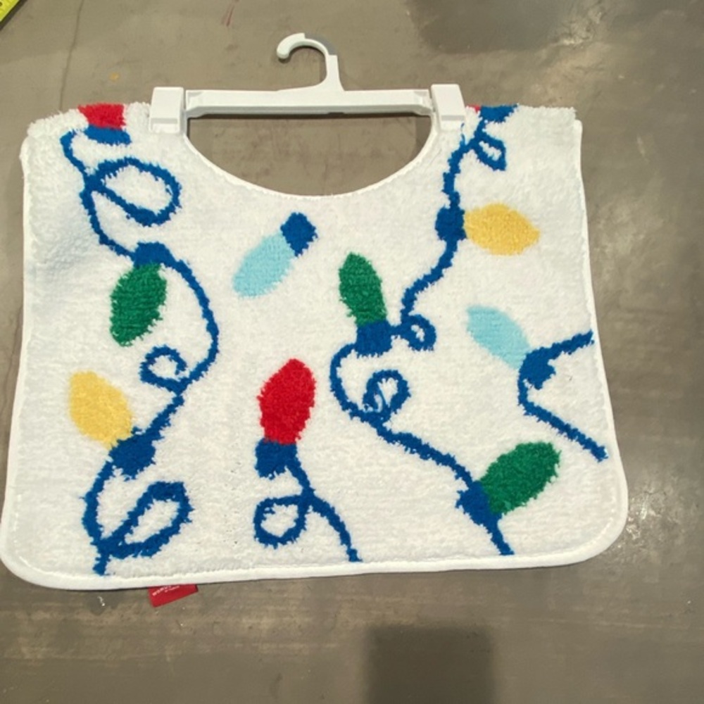 New! Around the toilet bath mat! By WONDERSHOP🎄see pic for all the details!!